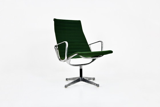Image 1 of Poltrona verde EA124 di Charles e Ray Eames per Herman Miller, anni &#39;70