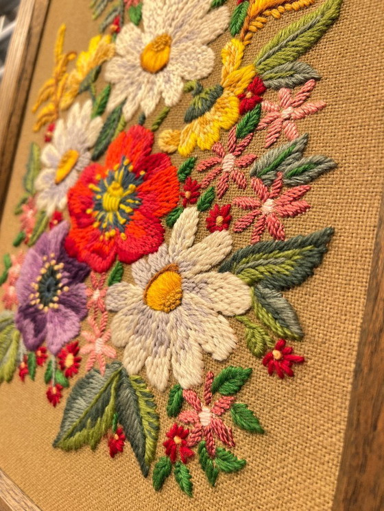 Image 1 of Set di quadri da ricamo vintage | 2 motivi floreali in una cornice di legno | fatti a mano | decorazione murale