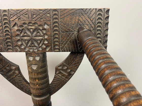 Zeldzame Ethiopische Gurage Hoofdmanstoel, handgesneden hardhout, ca. jaren 30. – Eetkamerstoelen, Wood (photo 6 of 17)