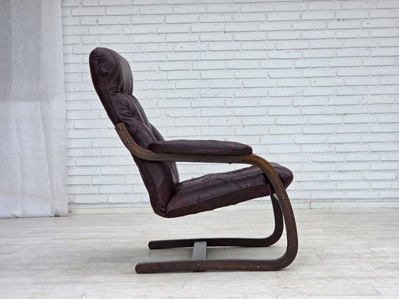 Image 1 of Jaren 70, Scandinavische fauteuil, bruin meubelleer, gebogen hout.