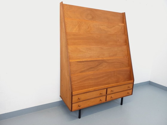 Image 1 of Vintage houten vitrinekast/boekenkast met lades uit de jaren 60.