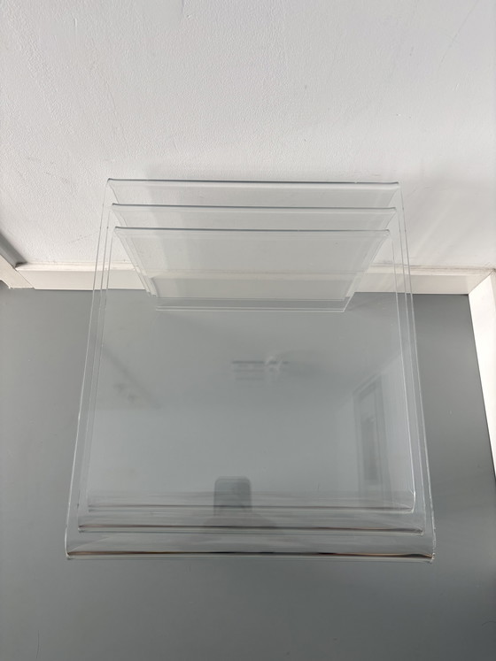 Image 1 of 3 tables d'appoint vintage en plexiglas