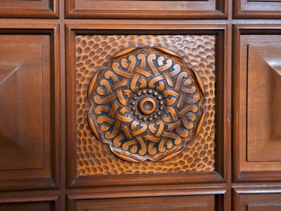 Grande Credenza Brutalista Francese con Pannelli Intagliati, Anni '40 – Credenze, Legno (photo 10 of 15)