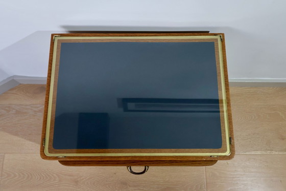 Image 1 of Gerestaureerd Art Deco nachtkastje – handgemaakte eikenhouten meubelen en krijtverf met gouden details