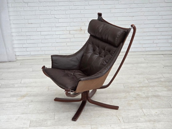 Image 1 of Années 1970, design norvégien de Sigurd Ressel, modèle de fauteuil lounge « Falcon ».