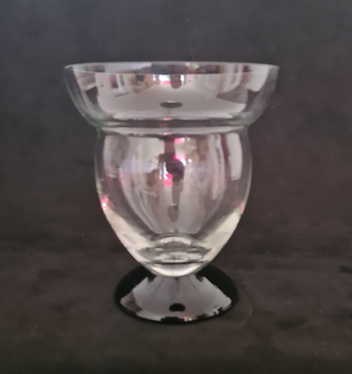 Vase on black base. Kristalunie Maastricht. Designer: W.J. Rozendaal