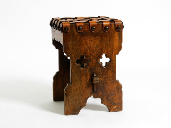 Image 1 of Bellissimo sgabello in rovere degli anni '40 con seduta realizzata con cinghie di cuoio