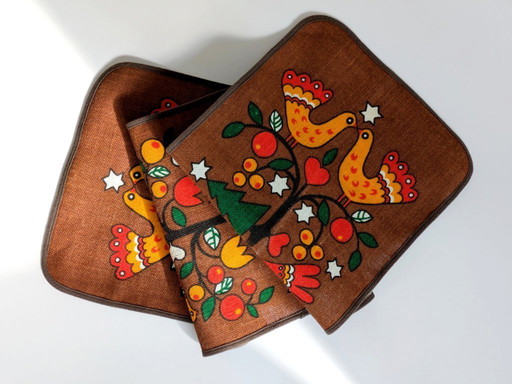 Vintage kersttafelloper uit de jaren 60 | Vogel- en boommotieven uit het midden van de vorige eeuw
