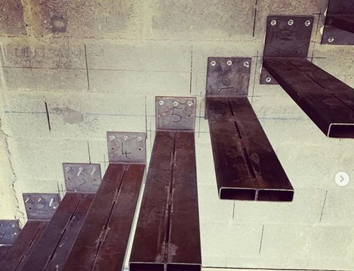 91 x 20 cm Steel Suspended Stair Bracket
