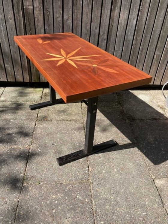 Image 1 of Straordinario tavolino da caffè di design del Medioevo