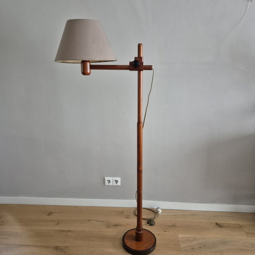 Verstellbare Vintage-Stehlampe aus Holz aus den 1970er Jahren – skandinavischer Stil