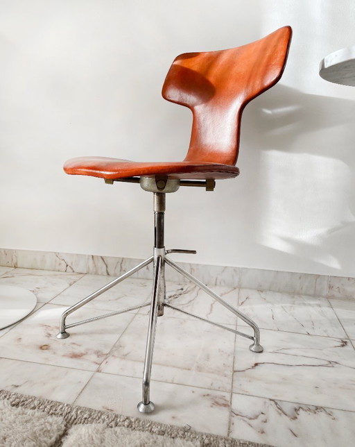 SILLA MARTILLO ARNE JACOBSEN_FRITZ HANSEN