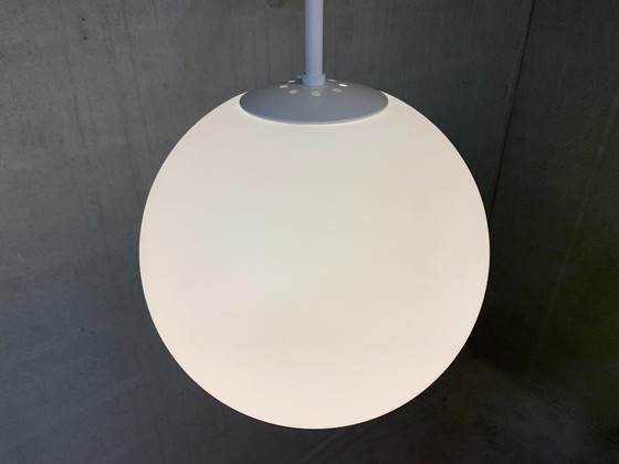 Image 1 of Lampada a sfera bianca grande, Glashutte Limburg. Diametro 35 cm.