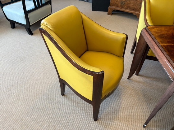 Image 1 of Magnifique ensemble de salon Art Déco composé de 4 fauteuils en cuir et d'une table de jeu en acajou, 1920-1930