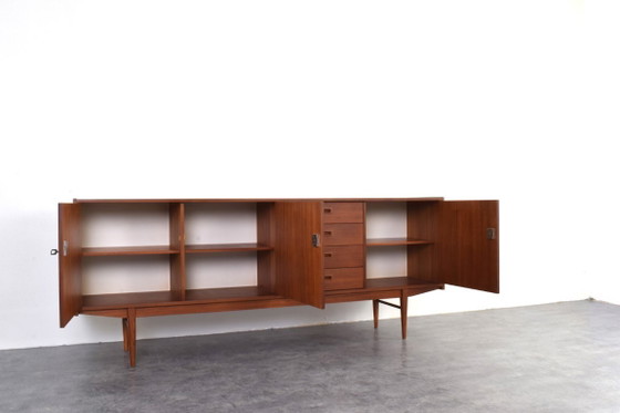 Image 1 of Buffet danois en teck, style milieu du XXe siècle, années 1960.