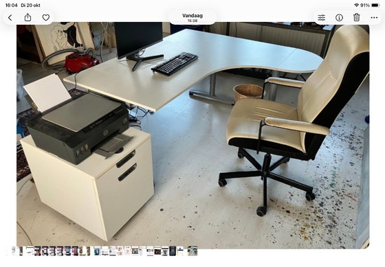 Escritorio + silla + cajonera, Oficina en casa, Hierro, Plástico, Crema (foto 5 de 5)