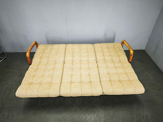 1980er tschechoslowakisches modernistisches umwandelbares Dreisitzer-Schlafsofa, 3-5 Sitzer Sofas, Holz (Foto 9 von 13)