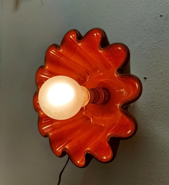 Image 1 of Applique moule à gâteaux ancien en poterie 