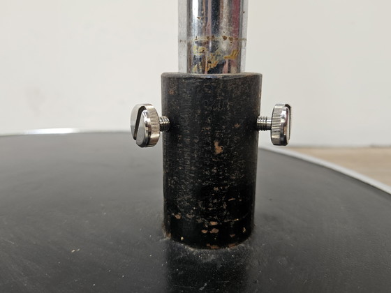 Image 1 of Lampada da terra anni '70 in metallo e vetro bianco