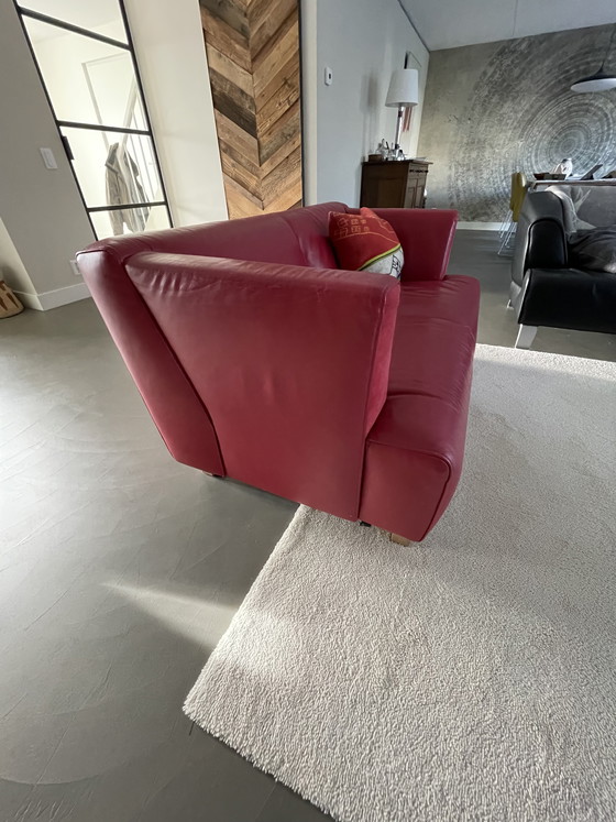 Image 1 of Red leather bench, brand Leolux