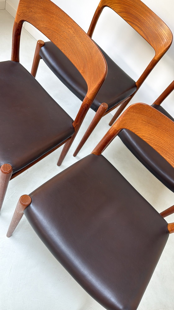 Image 1 of Vier Deense vintage teak houten design eetkamerstoelen Niels O. Møller
