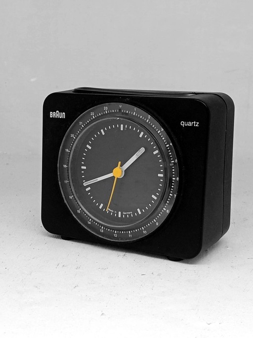 Braun Design Dietrich Lubs in den Jahren '80 Uhr Megamatic ab11 Typ 4834