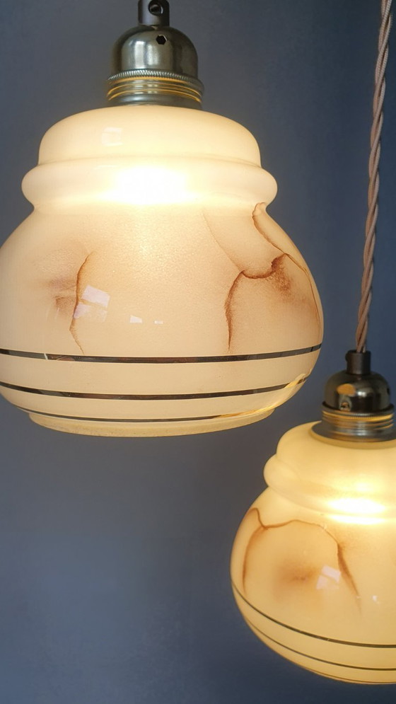 Image 1 of vintage gemarmerde opaline hanglampen met gouden decoratie