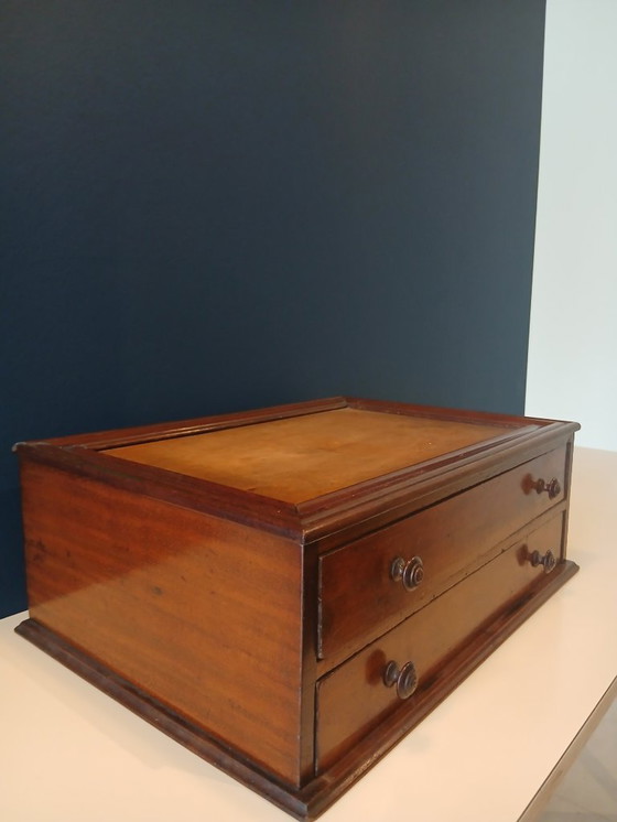 Image 1 of Cassettiera con 2 cassetti in legno di mogano