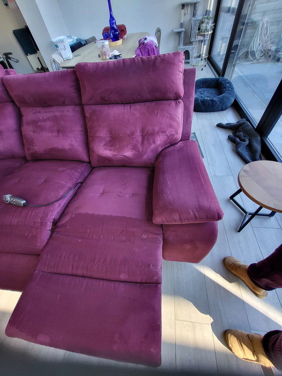 Image 1 of Luxe Elektrisch Relaxsalon (3 Motoren) – Aubergine Fluweel – 10 mnd oud