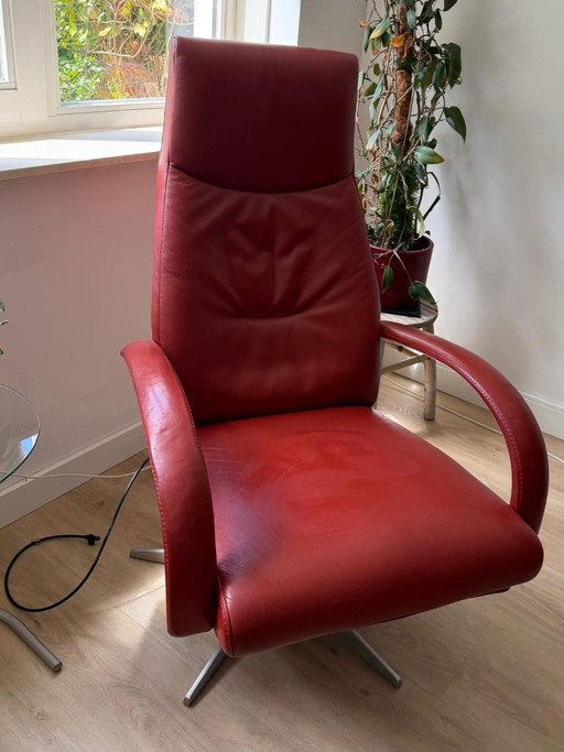 Arc 1007 electric recliner leather with battery with signs of use