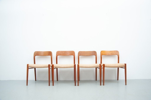 4 sedie da pranzo modello 75 in teak di Niels Otto Møller per J. L. Møller Møbelfabrik (anni '50)