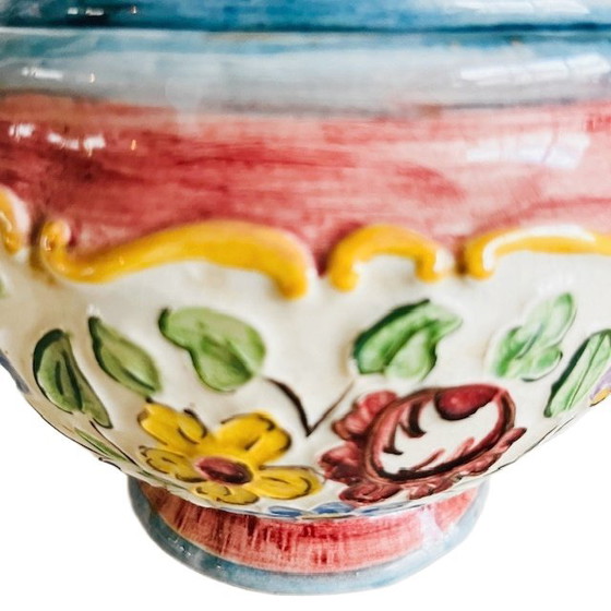 Image 1 of Bonbonnière vintage Rigo Majolica peinte à la main, à couvercle fleuri, années 1950