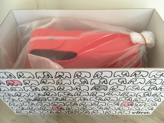 Image 1 of Vitra Eames Elephant Rood - Nieuw