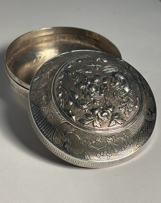 Chiseled and Repoussé Silver Pill Jewelry Box 19th Century Asia, Decorative Objects (photo 5 of 13)