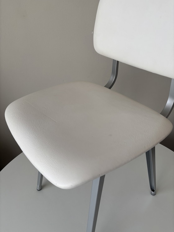 Image 1 of Revolt Ahrend de Cirkel wit leer (skai?) gestempeld 