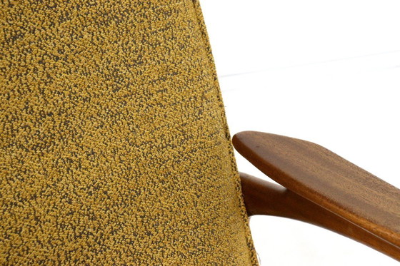 Image 1 of Fauteuil vintage jaune capitonné