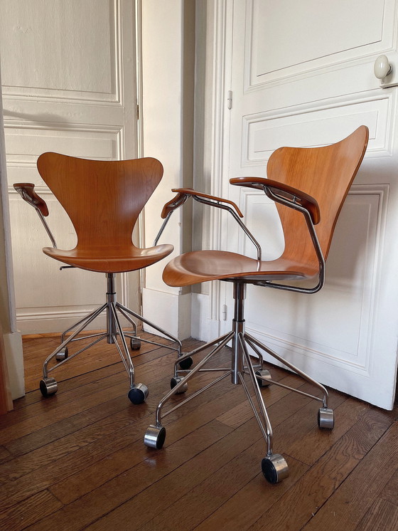 Image 1 of 2 SWIVEL OFFICE CHAIRS 3217 ARNE JACOBSEN