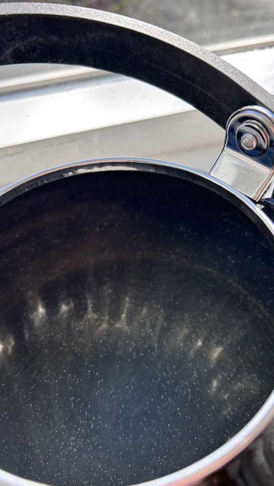 Image 1 of Le Creuset Fluitketel (1.5L) Zwart - Brandschoon & Als Nieuw