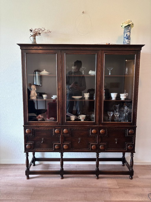 Vintage display cabinet, very good condition