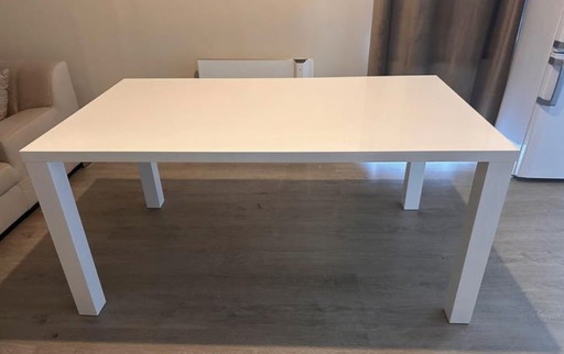 White high gloss dining table