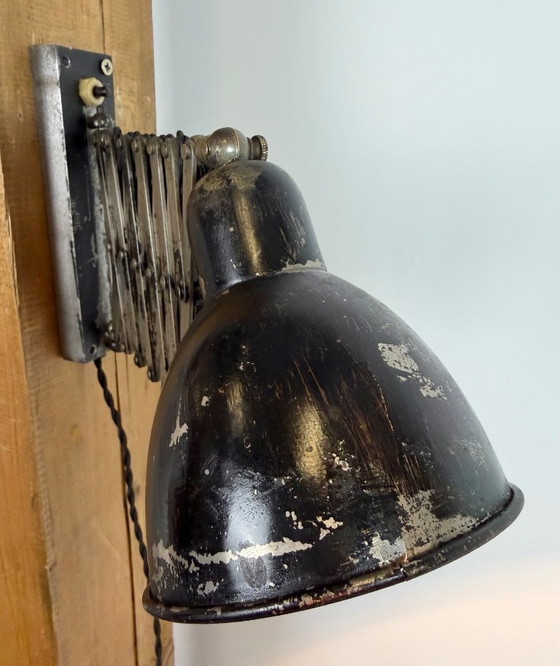 Image 1 of Industriële zwarte schaarwandlamp, jaren 1950