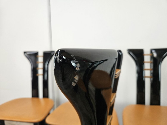 Set aus 6 Pierre Cardin Stühlen aus schwarz lackiertem Holz, 1970 – Esszimmerstühle, Wood (photo 7 of 20)
