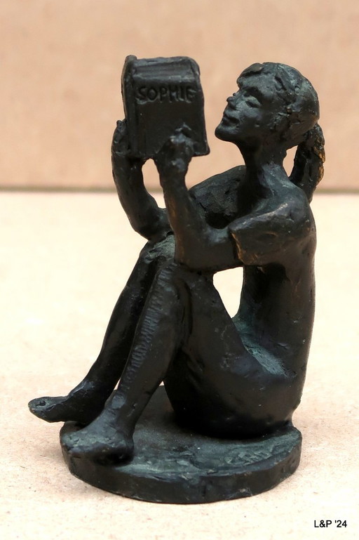 Une fille qui lit des sculptures - Corry Ammerlaan - van Niekerk.