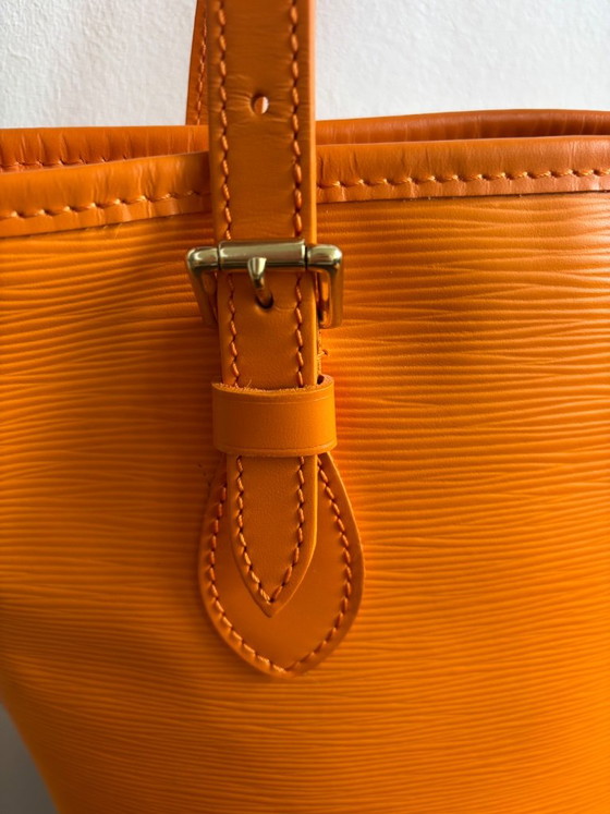 Louis Vuitton Bucket Epi Orage – vintage 2003 – with matching pochette – Bucket bags, Leather (photo 2 of 11)