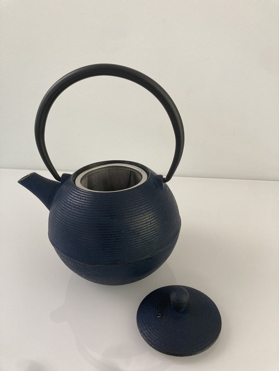 Image 1 of Théière japonaise en fonte Hinomaru, bleu indigo