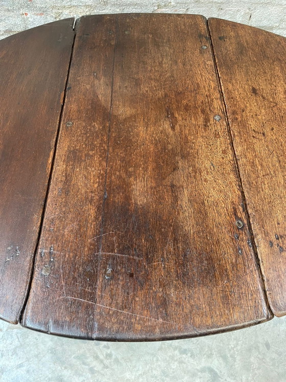 Image 1 of Tavolo antico in rovere con gambe a ribalta e cassetto