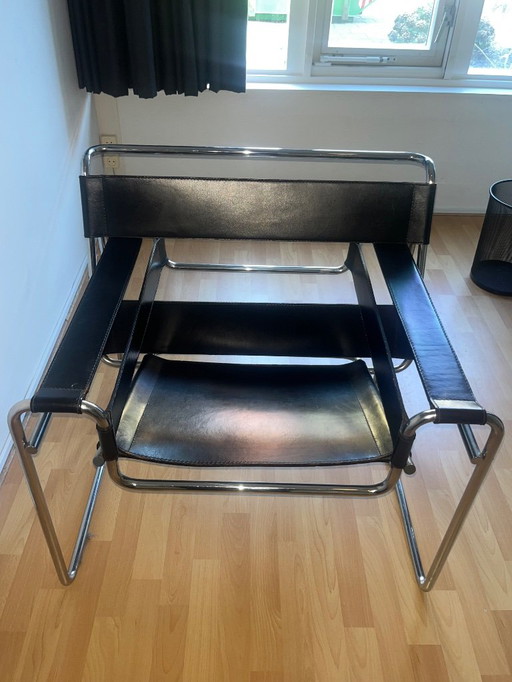 Fauteuil Gavina Wassily noir (avant 1968)