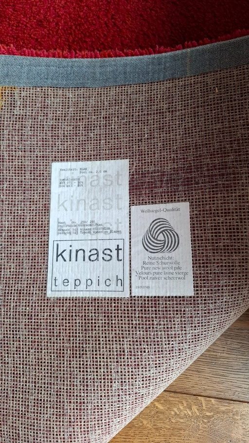 Kinast rug 250 x 250 red