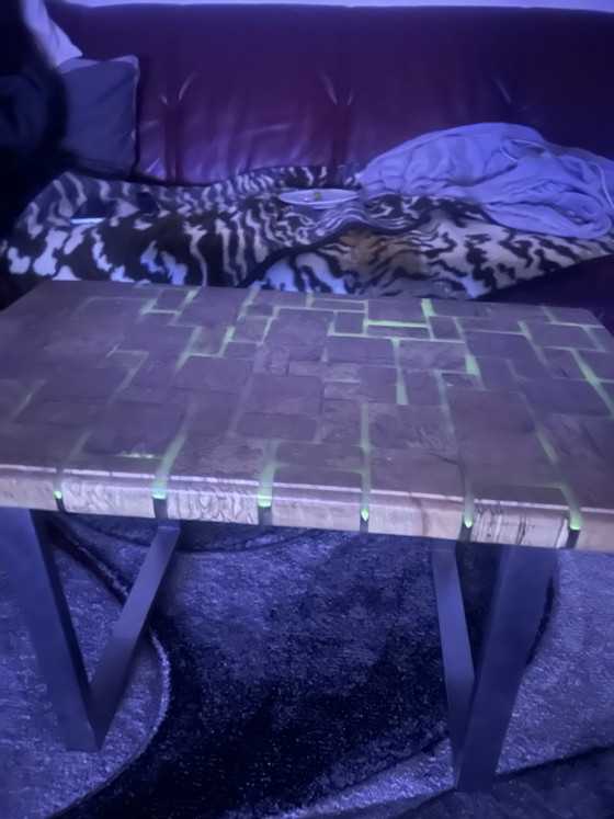 Image 1 of Table basse artisanale en résine époxy – Une pièce vraiment unique pour votre intérieur ✨
