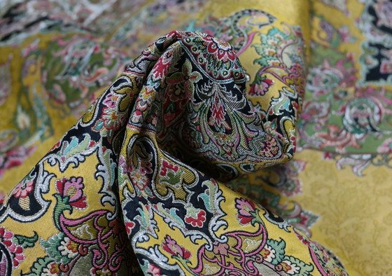 Image 1 of Oosters handgemaakt tafelkleed, zeer fijn vervaardigd uit zijden draden, 100 x 100 cm